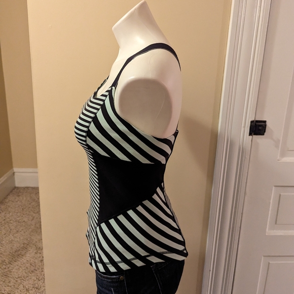 Lululemon Work it out black and pale green workout tops size 6 - Picture 2 of 7